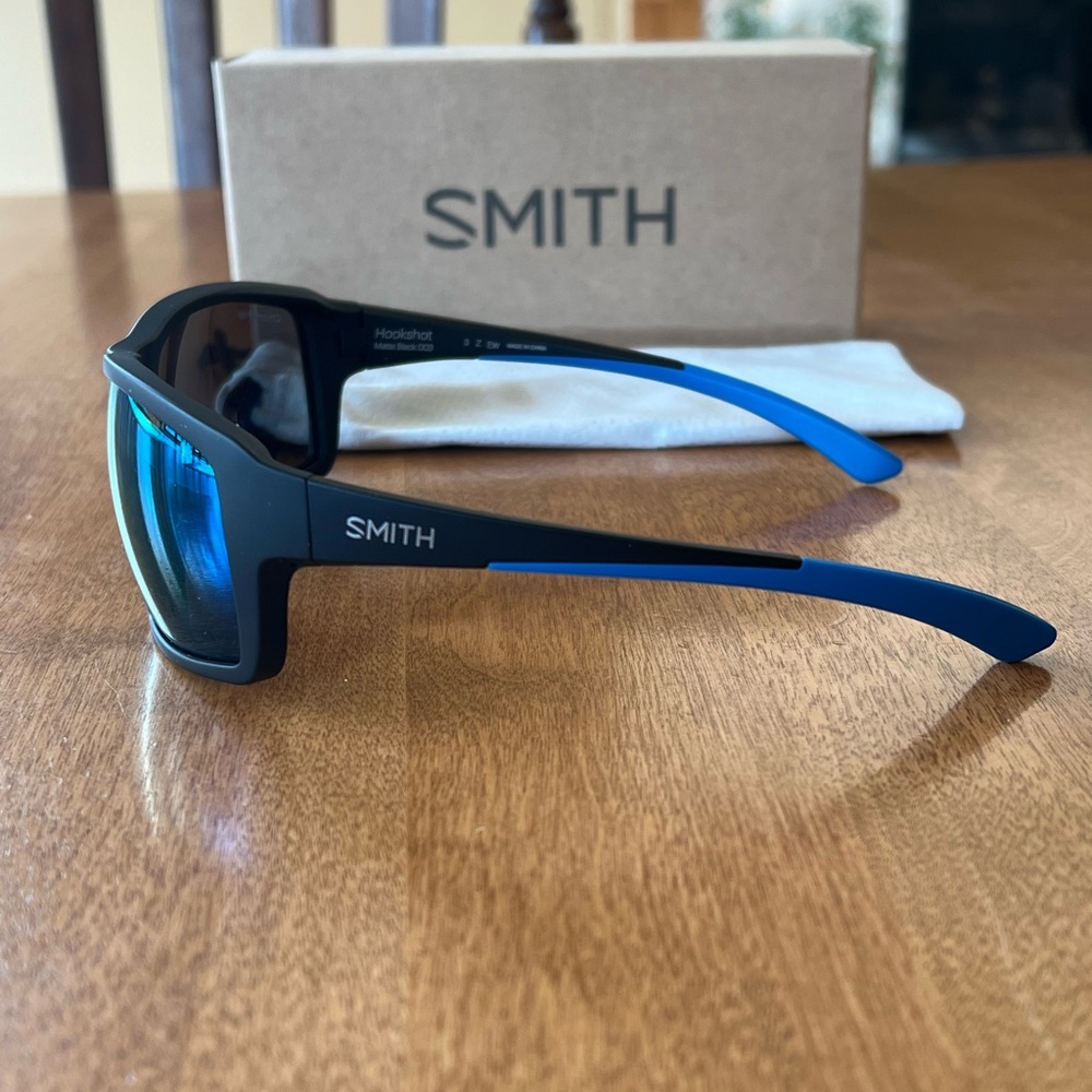 Smith Hookshot with ChromaPop polarized sunglasses-Matte Black